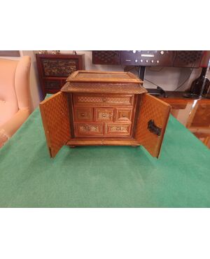 Antico monetiere asiatico