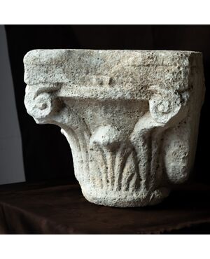 Capitello in pietra scolpito - XIV secolo