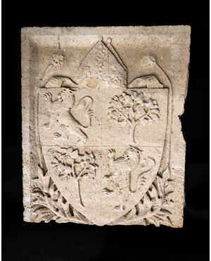 Stemma nobiliare vescovile in pietra - XV secolo
