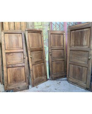 PTS903 - N. 4 porte in noce, epoca '800, misure cm L 72/78/79 x H 202