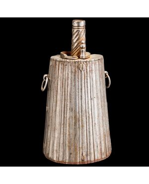 Porta polvere in ferro forgiato Brescia inizi XVII secolo