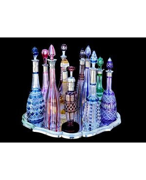 Serie di 11 bottiglie in cristallo molato.Boemia.