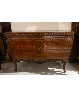 Piacenza chest of drawers with 2 drawers, carved and inlaid, curved on the front and sides - mid-18th century