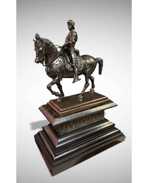 Bronze equestrian monument to Bartolomeo Colleoni, by Andrea del Verrocchio.