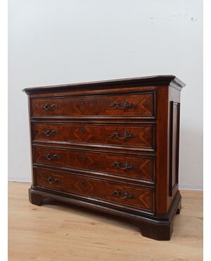 Lombard walnut chest of drawers - early 18th century - dresser - beautiful!