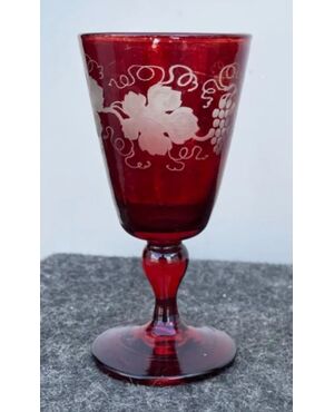 Pair of Bohemian cased glass glasses, decorated with vine leaves.