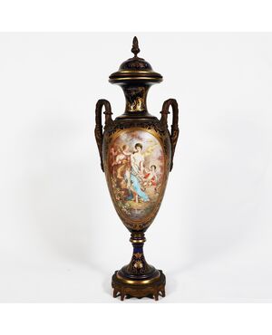 French vase in the Sèvres style, gilt bronze mount. Paintings signed Poitevin. Late 19th century
