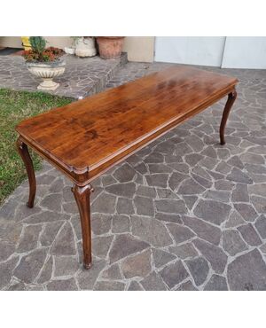 18th century Louis XV table in Piedmontese walnut