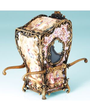 Portantina in argento dorato e smalti policromi. Vienna, fine XIX secolo