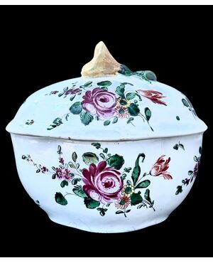 Zuccheriera in porcellana di Doccia decorata a Pesaro alla Casali e Callegari.