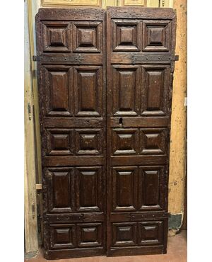 PTCI570 - Walnut door, two leaves, 15th/16th century, opening size cm W 99 x H 192