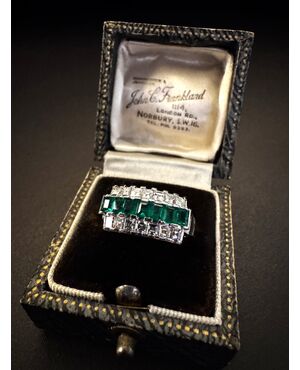 Anello  in  Platino  con Smeraldi  e  Diamanti