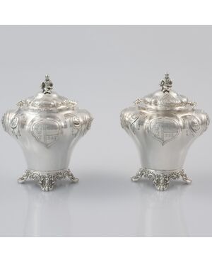 Coppia di zuccheriere con coperchi in argento sterling Regina Vittoria, J E Terrey & Co (John Edward Terry), Londra, 1840