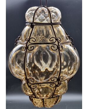 Lanterna veneziana in vetro soffiato ambra fumé e ferro sagomato