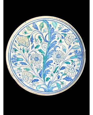 Alzata in maiolica tipologia ‘Candiana’ con decoro floreale e data 1652. Manifattura Manardi.Bassano