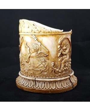 Vaso da farmacia in avorio