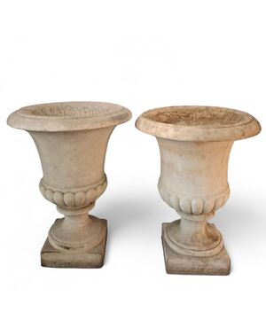 Coppia di vasi medicei in marmo