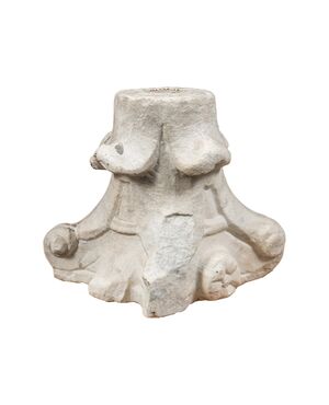 Carved stone capital. Italy, 16th-17th century.
