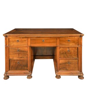 Walnut veneered trestle desk. Italy, first half of the 19th century.