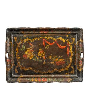 Vassoio in legno laccato e dipinto. Venezia, XVIII secolo.
