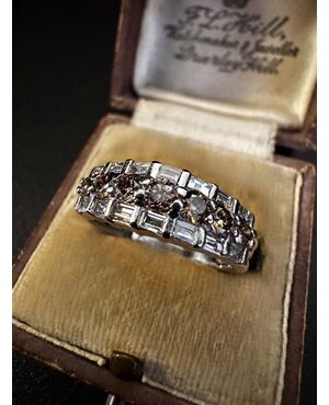 Fedina  con  Diamanti  Brown  e  Baguette 