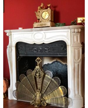 French fireplace with fan-shaped spark arrestor     