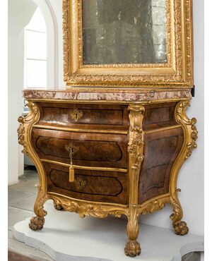 Chest of drawers from the Marches (former Marquis del Gallo collection)     