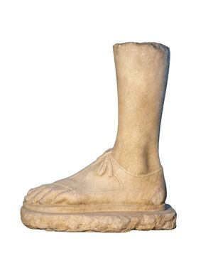 Rome, 19th century, Foot with sandal tied in marble     