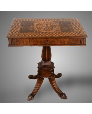 Antico tavolino intarsiato firmato Giuseppe Linotti