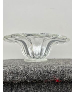 Centerpiece vase in heavy polylobed glass with inclusion of silver leaf.Signed by Diego Bardella.Murano.     