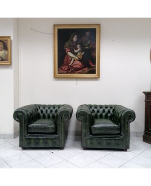 Pair of English chesterfield club armchairs, new original, in antiqued green leather     