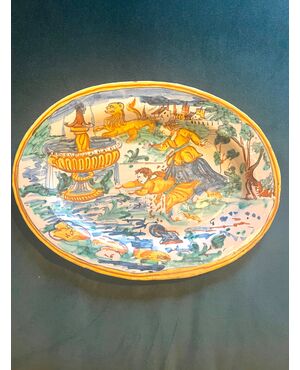 Plate - oval tray in majolica decorated with historiated scene.Deruta.     