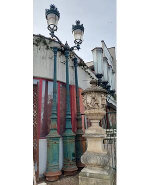 lamp176 - n. 3 lampposts with two lamps, &#39;800 /&#39; 900 period, cm h 615 xl cm 165     