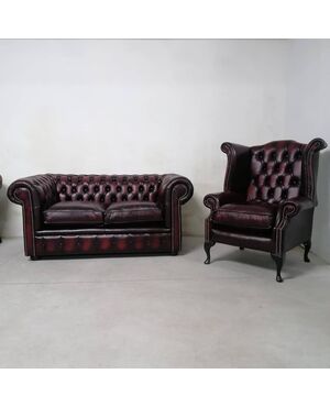 New original Chesterfield English set in antiqued burgundy red leather: two-seater club sofa and Queen Anne armchair     