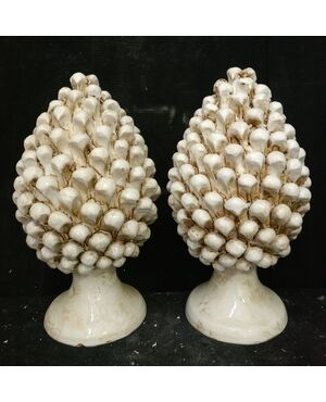 Ceramica di Caltagirone - Coppia di Pigne bianche - H 40 cm - Sicilia - 1956