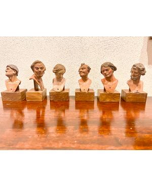 Series of 6 Neapolitan nativity figurines heads in painted terracotta with glass eyes mounted on a wooden base.     