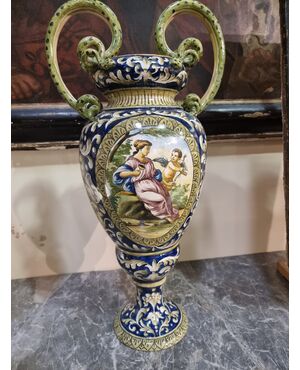 Vaso in maiolica dipinta, XIX secolo