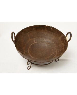 Large iron bowl with handles - O / 2952.     