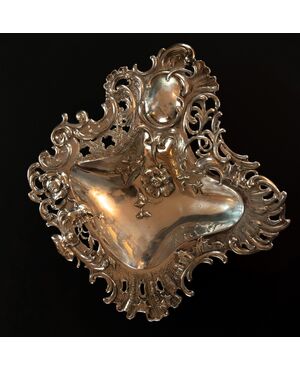 Art Nouveau centerpiece in silver     
