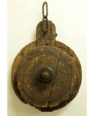 Towing pulley in wood
