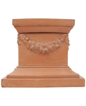 Tuscan base / column in terracotta     