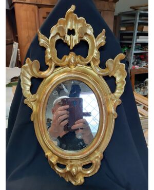 Emilian oval frame of the 18th century carved and gilded