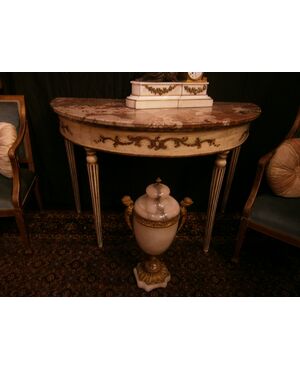 half-moon console painted and gilded in mecca with marble top. Breccia of Stazzema