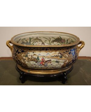 Antique large centerpiece in Asian porcelain from 1900     