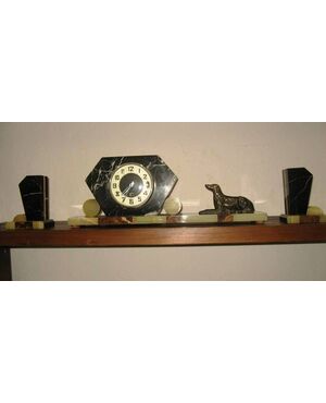 Orologio da tavolo in marmo antico. Art Decò 