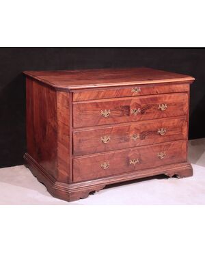 Veneered chest of drawers, Tuscany, early 18th century