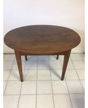 Oval table in Emilia walnut, early 19th century     