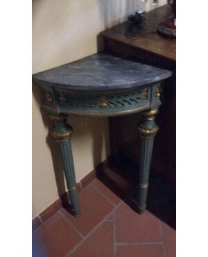 Small lacquered and gilded corner cupboa...