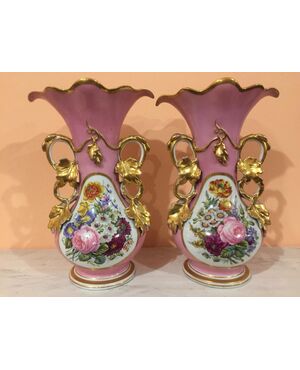 Pair of Paris porcelain vases from the Nap period. III