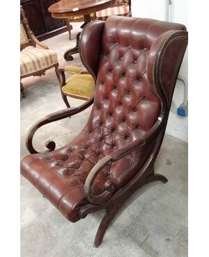 Chester armchair in leather and wood from England, early 1900s